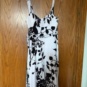 Black and White Sleeveless Maxi Sundress